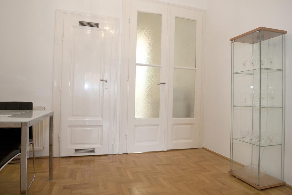 Alice Apartment Budapest Room photo