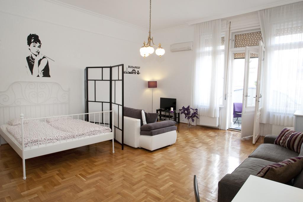 Alice Apartment Budapest Room photo